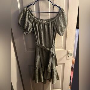 Puff sleeved pattern dress size 12